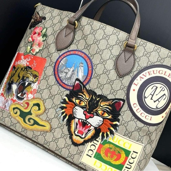 A 263 π― % authentic Gucci GG Supreme Monogram Courrier Medium Crossbody Tote bag - Picture 8 of 16